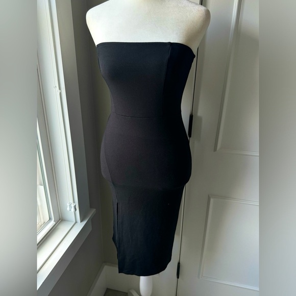 Black Sleeveless Bodycon Dress With Slit - Picture 1 of 5
